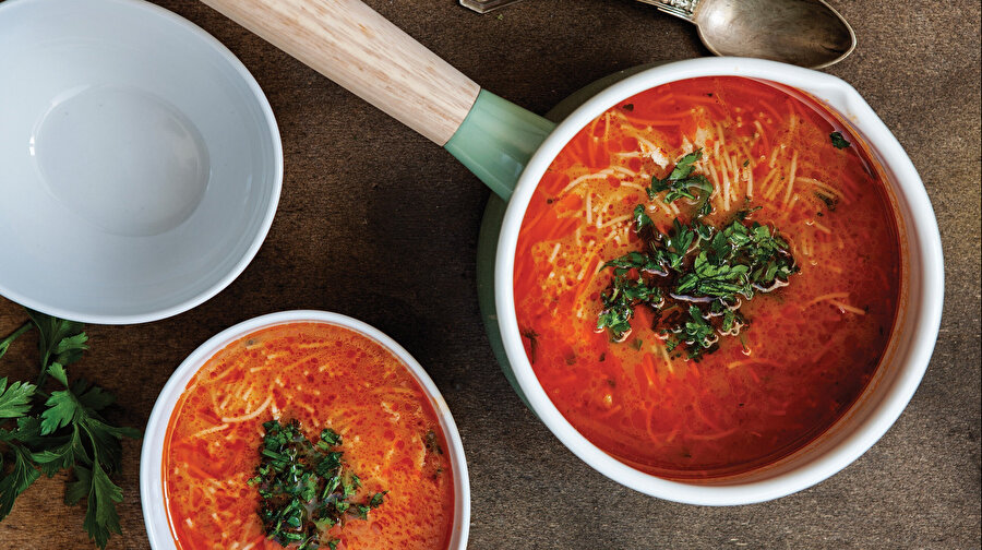 Tavuk Suyuna Tel Şehriye Çorbası tarifi