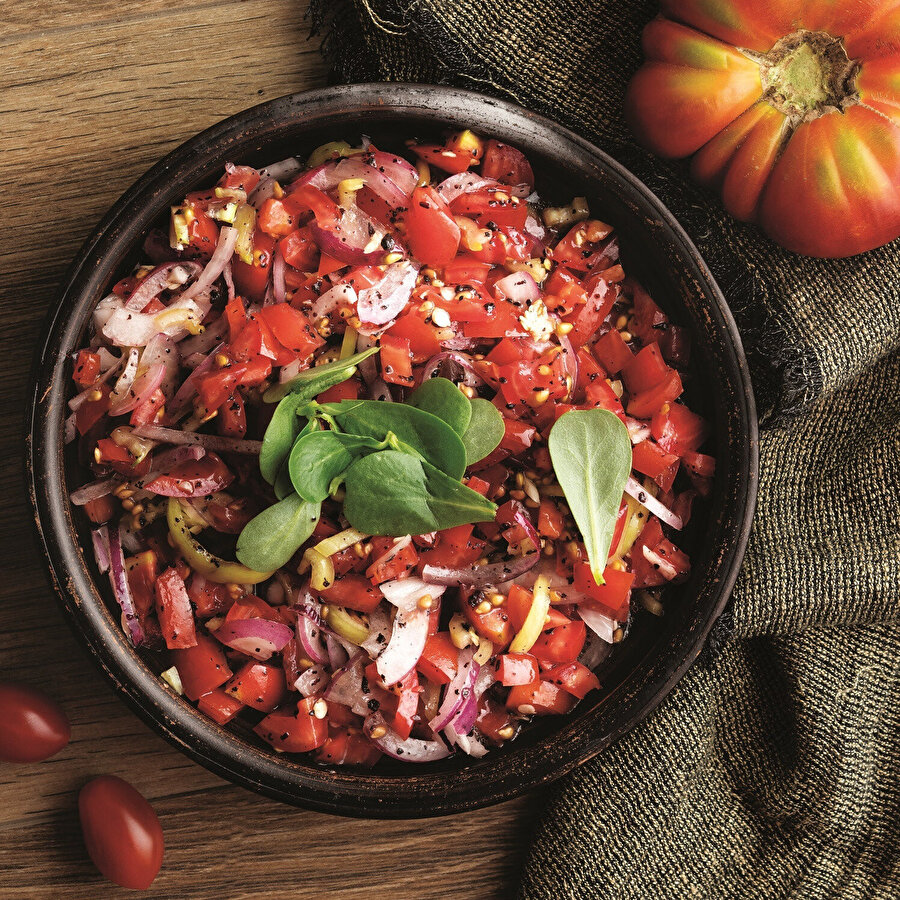 Sumaklı Domates Salatası