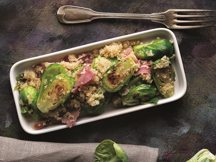 Kinoa ve Pastırmalı Brüksel Lahanası