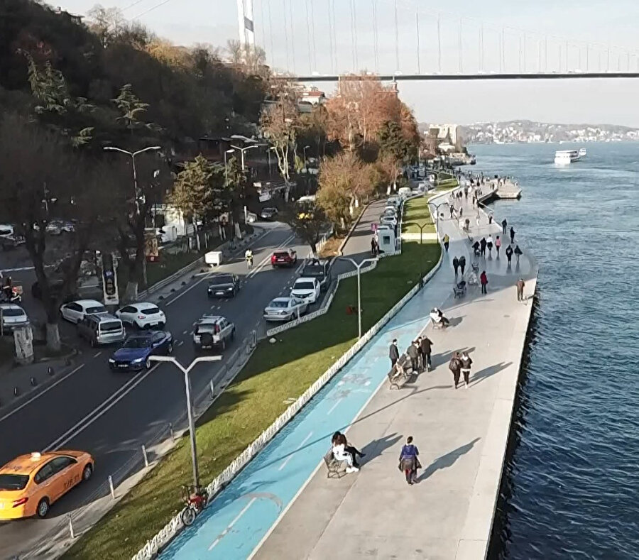 Mavi boyalı bisiklet yollarında çevre kirliliği tehlikesi