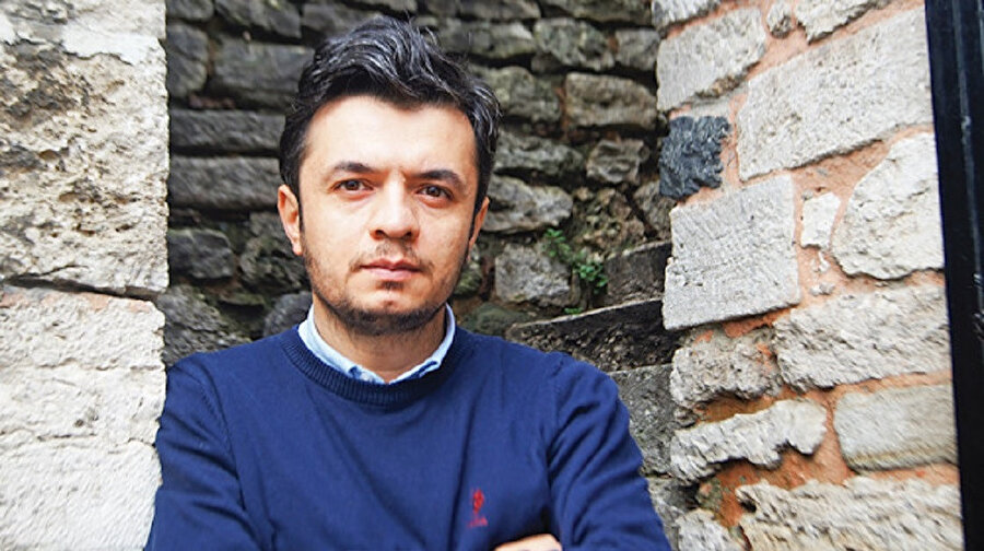 Soner Karakuş ile insan neden şiire ihtiyaç duydu, şiir neyi gizler, şairin muhalifliği nedir, toplum ve şiir nasıl buluşur, sorularına cevaplar aradık.