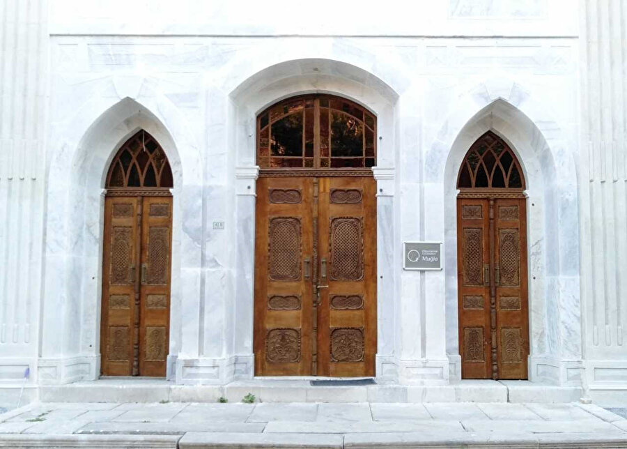 Kapı: ''Sizden Gelenler''