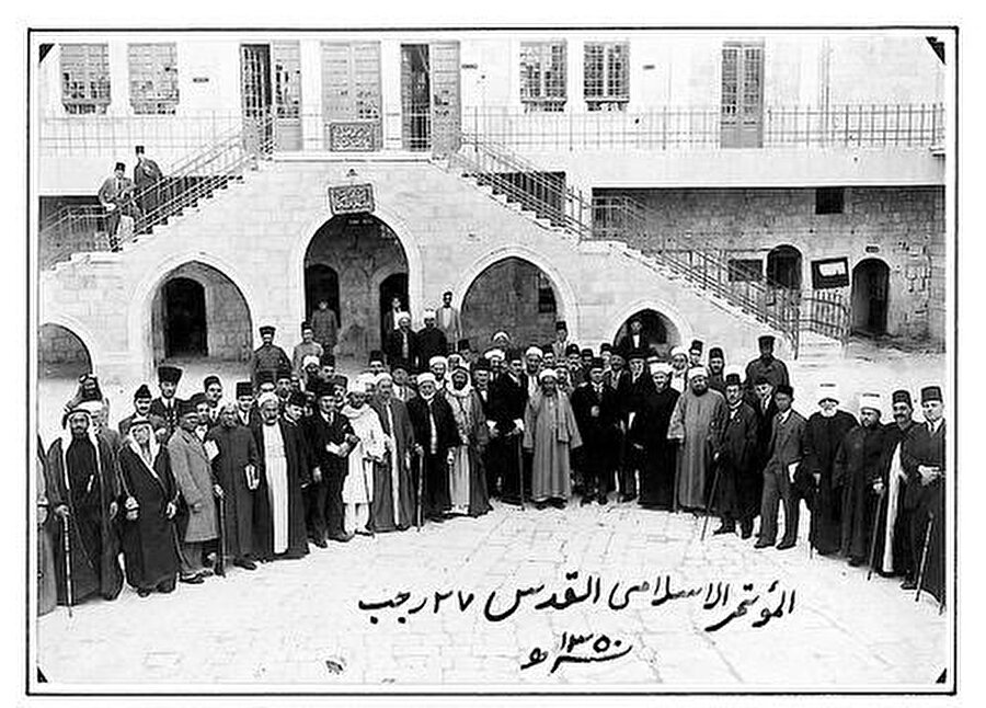 Kudüs'te toplanan Genel İslâm Kongresi katılımcıları toplu halde.