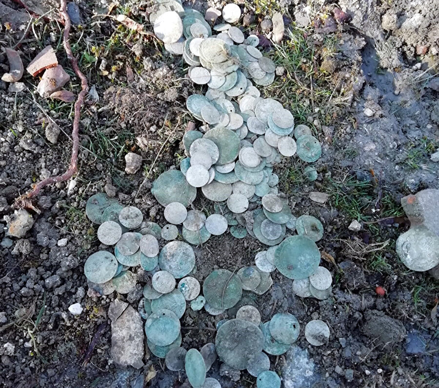 Kepçeyi vurduğu yerden 16'ncı yüzyıldan kalma sikke çıktı