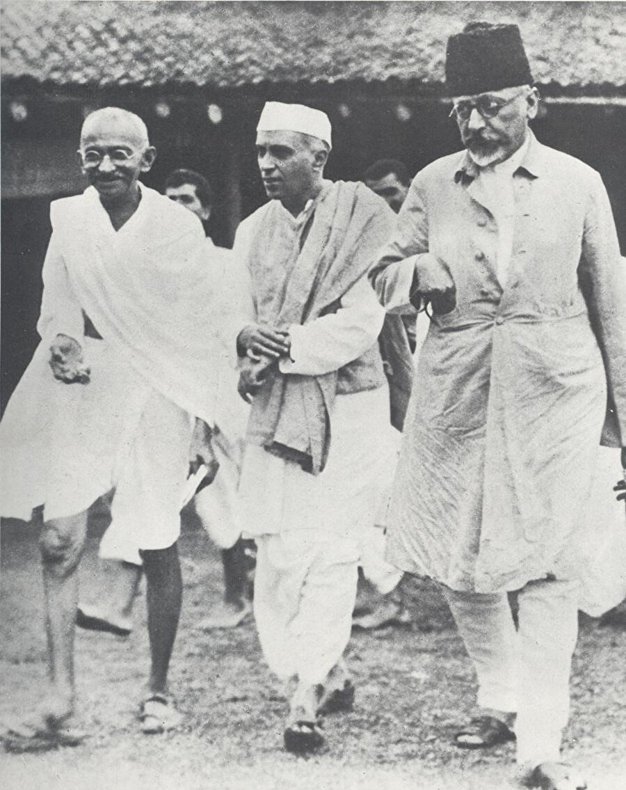Mahatma Gandhi, Jawaharlal Nehru ve Ebu'l-Kelâm Âzâd.