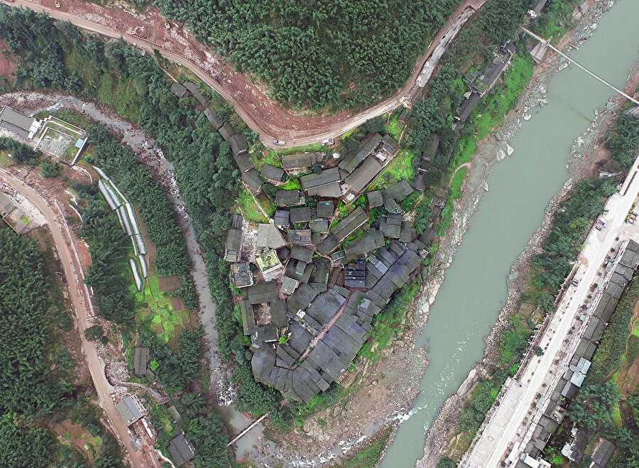 Bing'an Warf, Çin’in Guizhou ve Sichuan bölgeleri arasındaki sınırda, Chishui nehrinin ortasında yer alan kırsal bir yerleşim bölgesi.