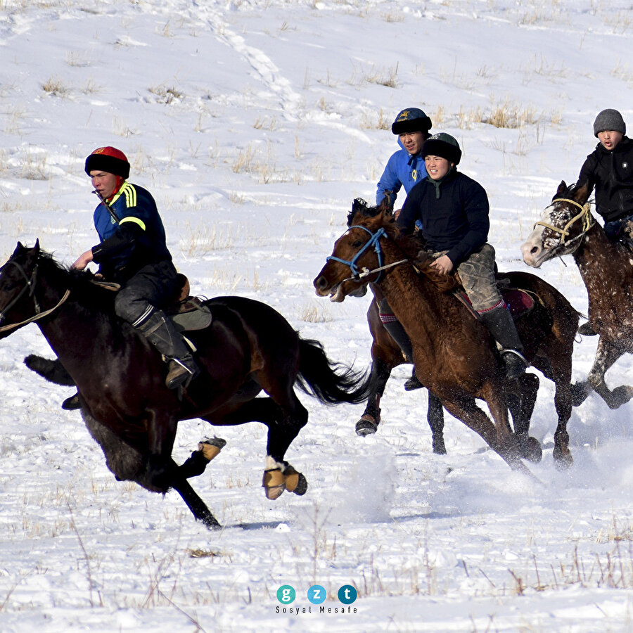 Kırgızların milli sporu: Kökbörü oyunu 🏇