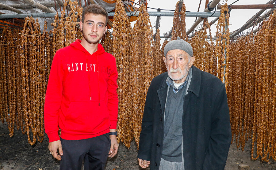 Biri 86 diğeri 20 yaşındaki: Ortaklıkları görenleri şaşırtıyor