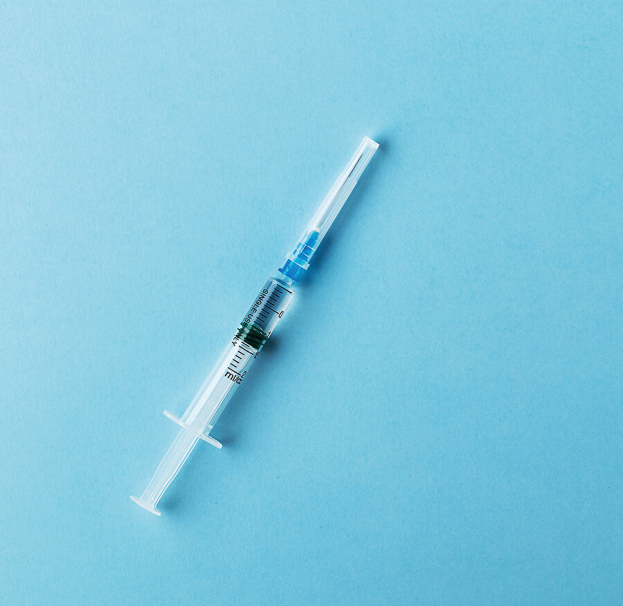 Virüs ve bakteriniz var. Bunlar alüminyum denilen bir nano partiküle bağlı durumda. 