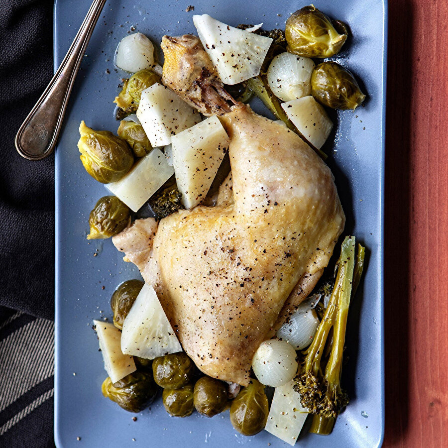 Tavuklu Brokoli ve Brüksel Lahanası Yemeği