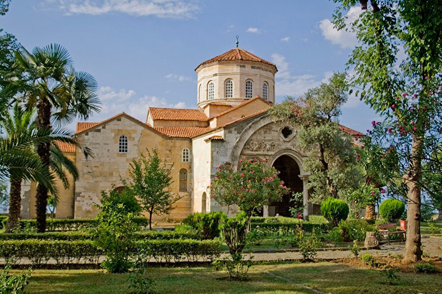 Ayasofya Müzesi, Trabzon'un Ayasofya Mahallesi'nde bulunan bir cami, eski kilise ve müzedir.