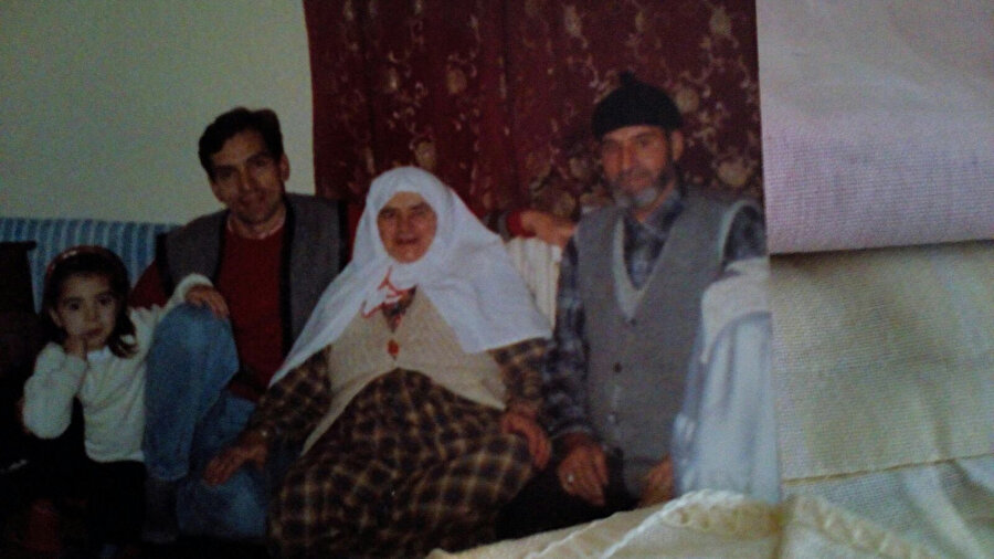 Biliriz ki şefkat ve merhamet hissi kula önce anadandır; sevgi ve acımayı anaya veren yüce Yaradan’dır.