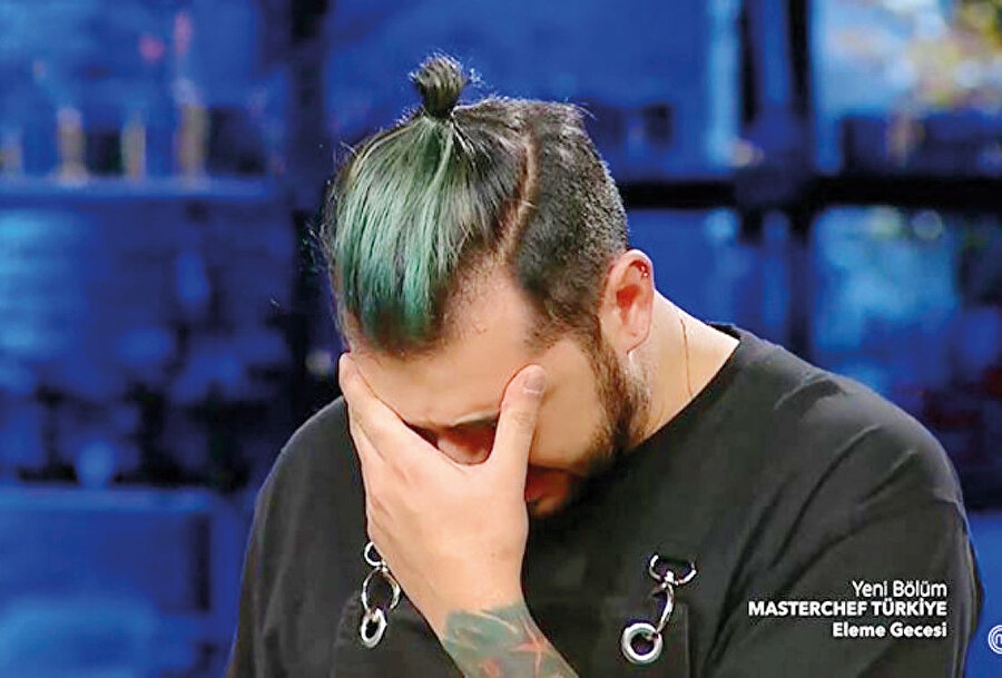 Yukarıdaki sızlanma, feryat figan Uğur Yılmaz Deniz’in ağzından döküldü. 26 yaşında. Yani 1994 doğumlu. Uğur doğduğunda dünya medyası internet teknolojisinin bilinmeyenlerini ve merak edilenleri haberleştiriyor, gelecekte insanlığı ve teknolojiyi neler beklediğini, hayatın nasıl kolaylaşacağını öngören haberler yayınlıyordu. Uğur ile internet aynı yaşlarda.