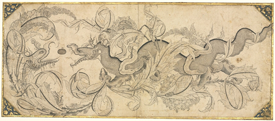 Ejderin sol ön ayağının pençesiyle kavradığı hançeri yapraklar ve Zümrüdüanka kuşuyla karşılıklı tasviri (Cleveland Museum of Art, 1944.492)