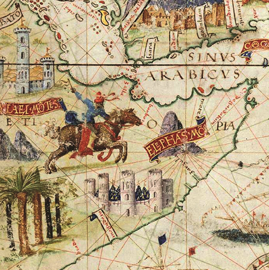 1580’li yıllarda Türk denizci Mir Ali Bey’in yardıma gelmesiyle Doğu Afrika sahillerindeki Portekiz üslerine bir sefer düzenlendi. Pate, Mombasa ve Kilwa gibi önemli şehirler Portekiz işgalinden kurtarıldı. Bunun üzerine Hindistan’daki Portekiz yönetiminden takviye gemiler geldi ve savaş iyice kızıştı. Hindistan’daki Goa limanını 1961 yılına dek elinde tutan Portekiz, Türk-Somali işbirliği sayesinde Mogadişu limanında hâkimiyet kurmayı bir türlü beceremedi ve geri püskürtüldü. 