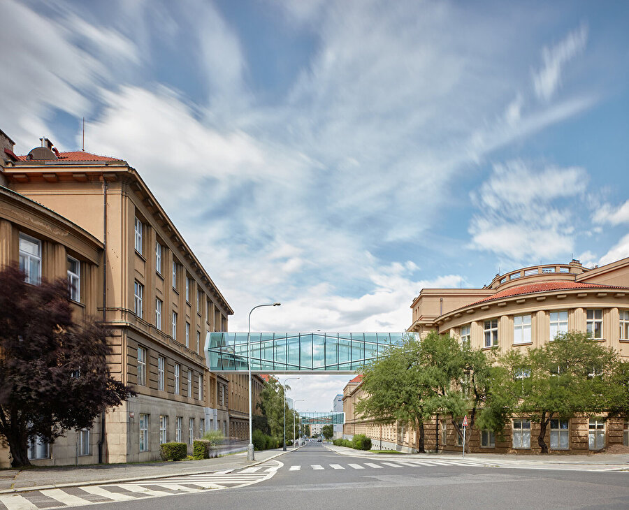 Köprüler, Prag Kimya ve Teknoloji Üniversitesi’nde yer alıyor.