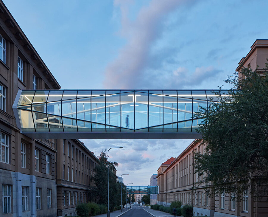 Connecting Footbridges Uct Prague - Kristal cam köprüler.