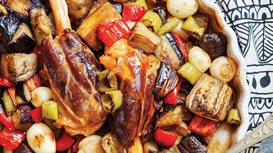 Patlıcanlı Orta Yemeği tarifi