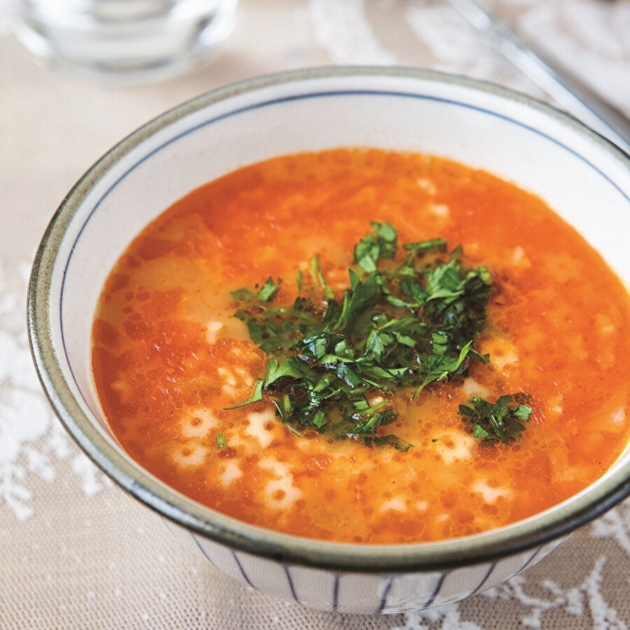 Tavuk Suyuna Yıldız Şehriye Çorbası tarifi