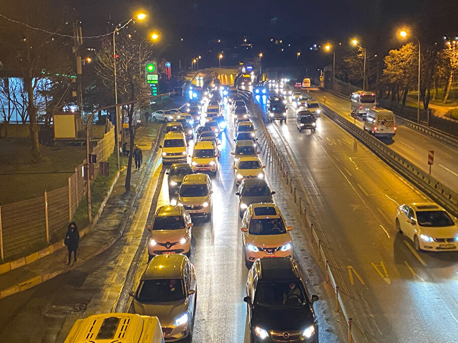 15 Temmuz Şehitler Köprüsü'nde haftanın ilk iş günü trafik yoğunluğu