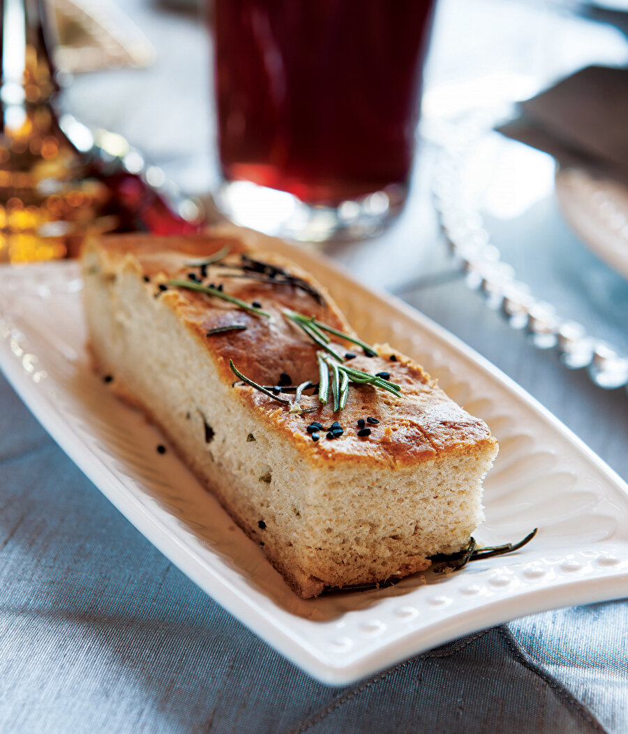 Biberiye ve Çörek Otlu Focaccia