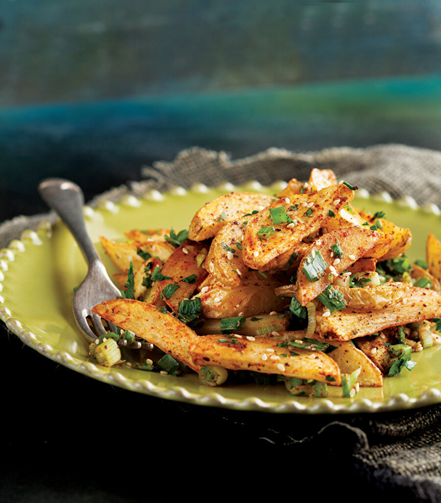 Baharatlı Kızarmış Patates Salatası