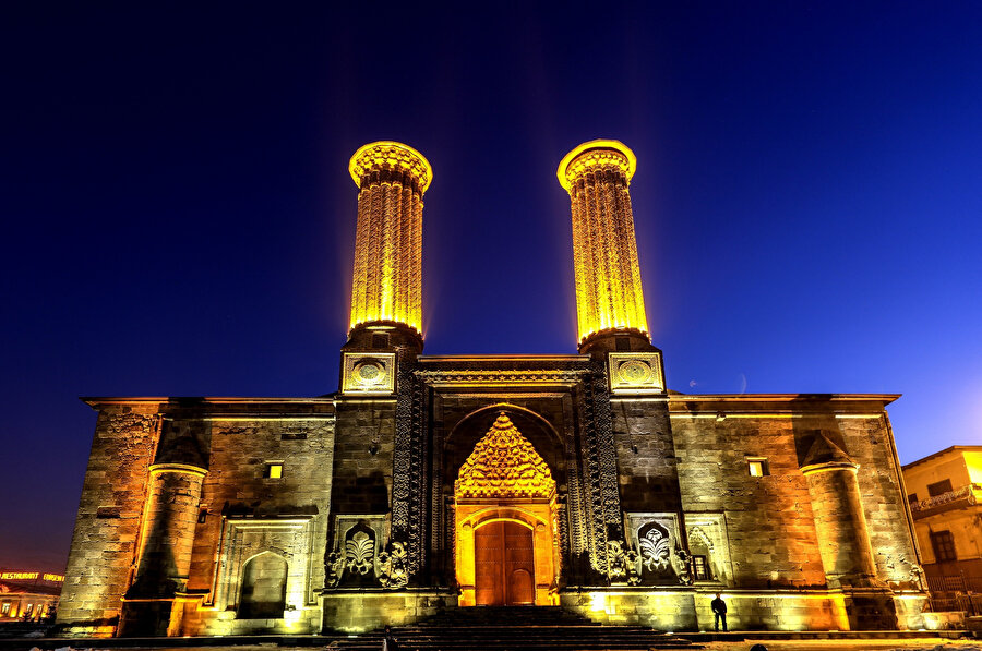 Çifte Minareli Medrese.