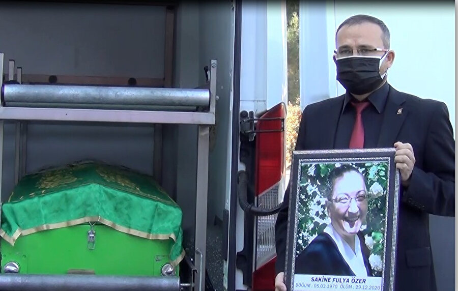 Kırıkkale'de COVID-19 nedeniyle yaşamını yitiren hemşire son yolculuğuna uğurlandı