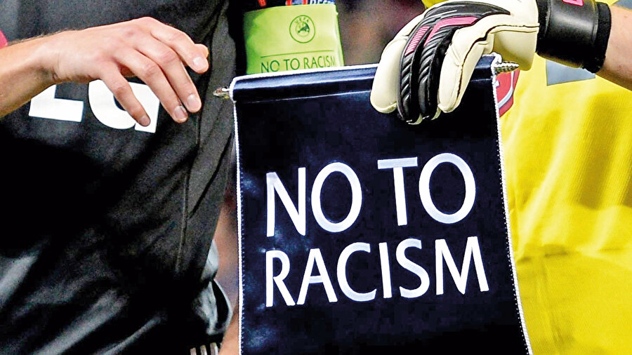 UEFA, ırkçılık konusunda farkındalık oluşturmak ve kampanyalar geliştirmek için 2001 yılından beri, Avrupa'da Irkçılığa Karşı Futbol (FARE) adlı kuruluşla beraber çalışıyor. Kuruluş her ne kadar Avrupa Parlamentosunda söz alsa, birçok program ve kampanya yapsa da artan olaylara bakılınca pek bir yol alınamadığı ortada.