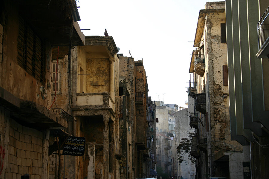 15 yıl süren iç savaş, Beyrut'u harabeye çevirmişti.