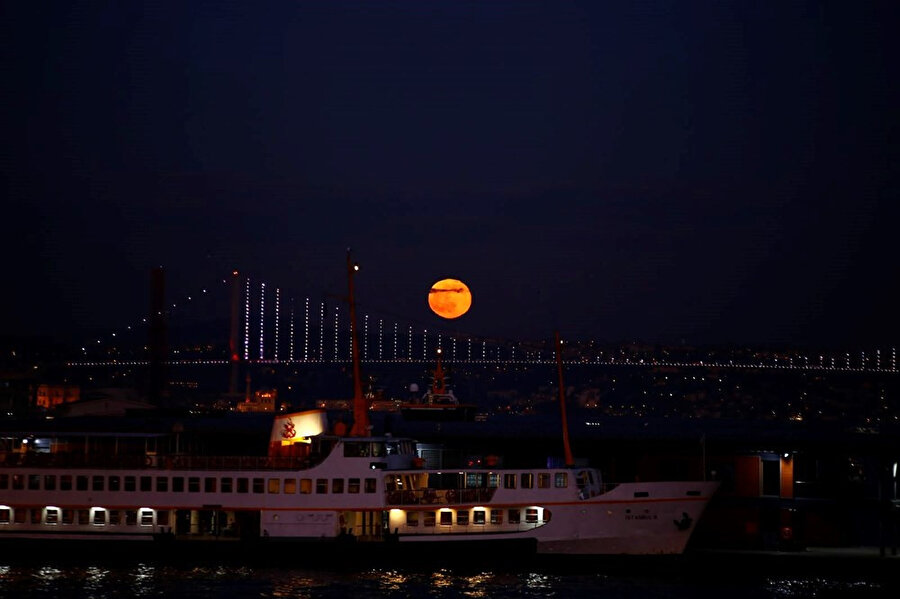 Türkiye'den kartpostallık dolunay manzaraları