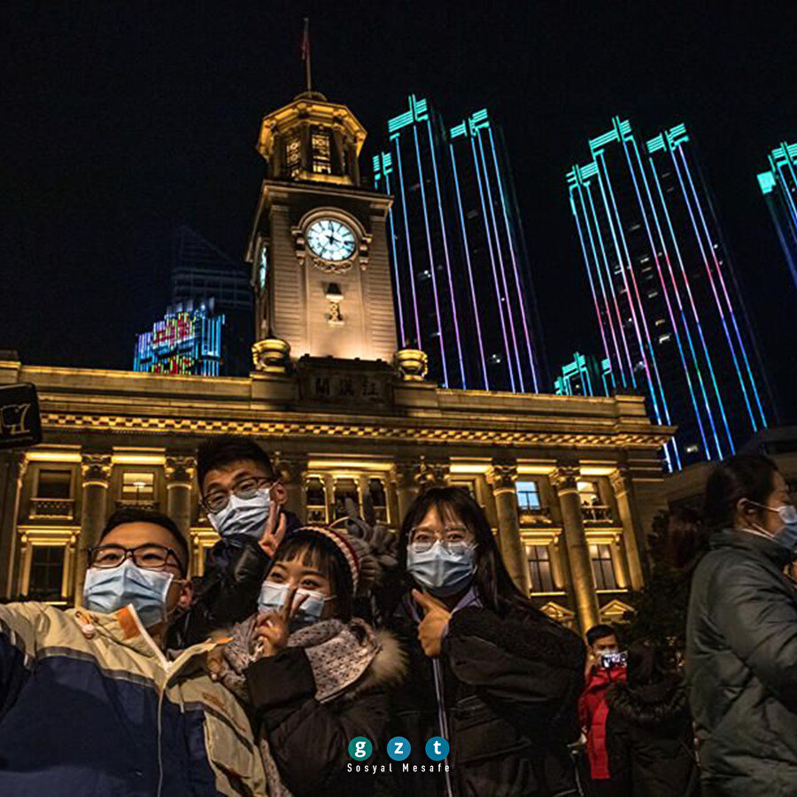 Dünya 2021'i böyle karşıladı