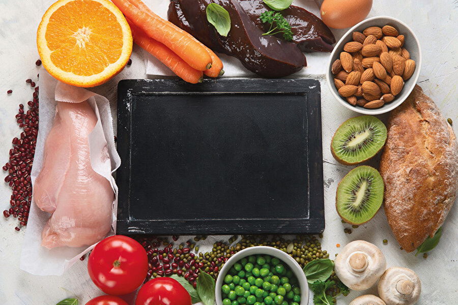 B3 vitamininin eksikliği de, fazlası da sıkıntılara neden olur. Bu nedenle ölçülü alınmasında fayda var. Peki, ölçüsü nedir ve ne kadar alıp almadığımızı nereden bileceğiz? Ölçerek alamayacağımıza göre bunu bilemeyiz