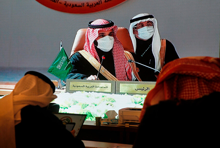 Suudi Arabistan Veliaht Prens Muhammed bin Selman, zirveye başkanlık ediyor.