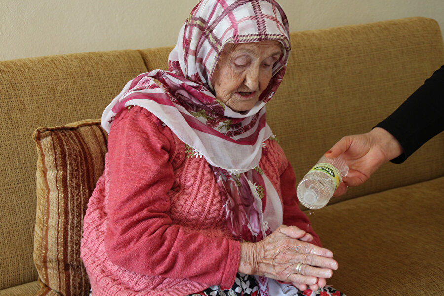 105 yaşındaki Emine Ayhan