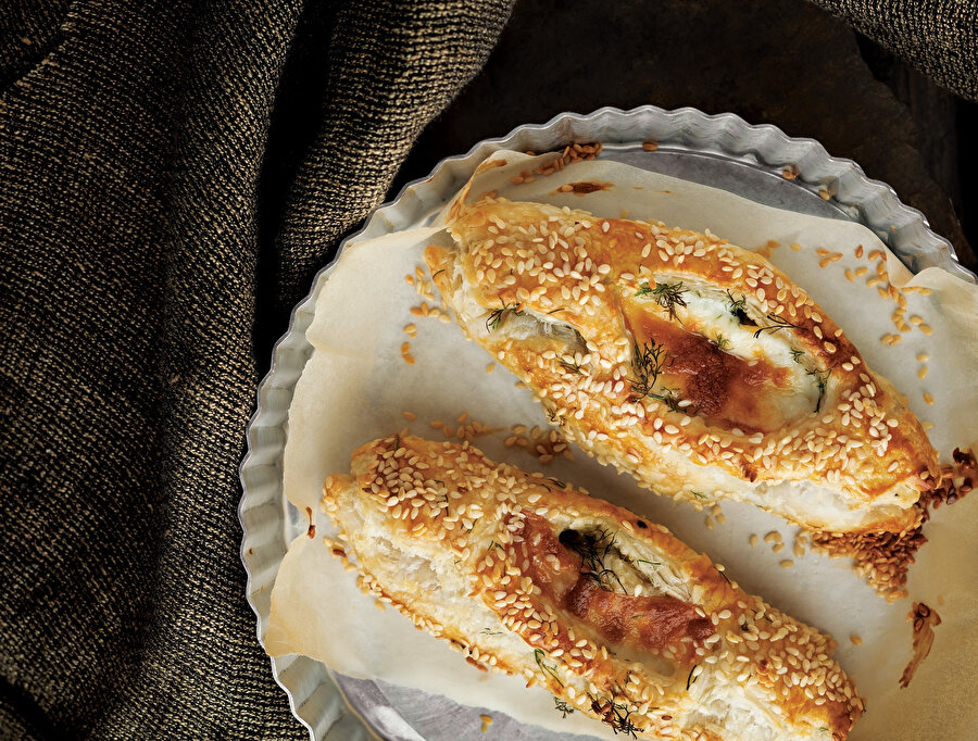 Pastırmalı Milföylü Karnıyarık Börek