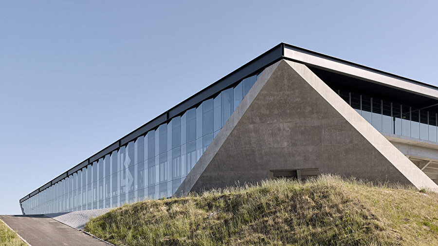Tuilière Stadyumu.