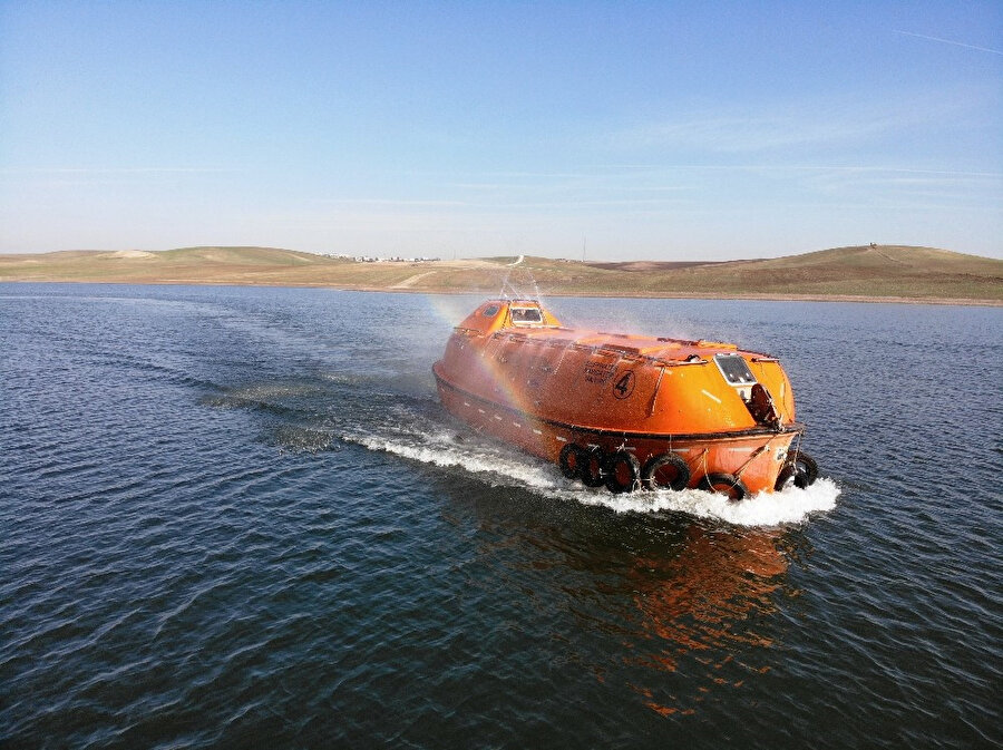 Denizi yok ama denizaltıyla ulaşım sağlıyorlar