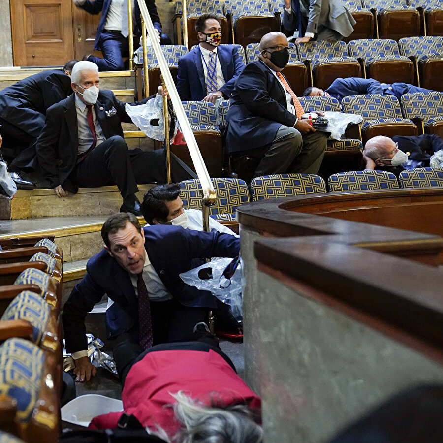 ABD’de yaşanan olayları dayı gibi izliyorum