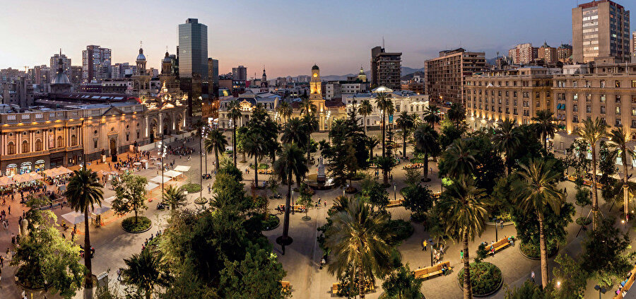 Santiago, Güney Amerika ülkesi Şili'nin başkenti ve en büyük şehridir. 