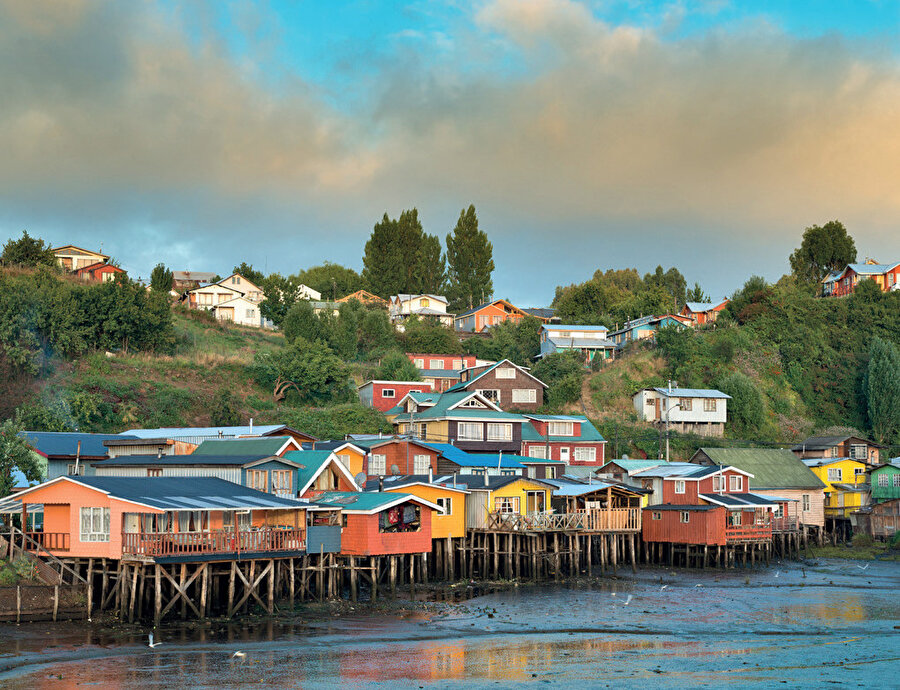 Chiloe, Şili'de bir addır.. Ateş toprakları'ndan sonra ülkenin en büyük 2. adasıdır. 