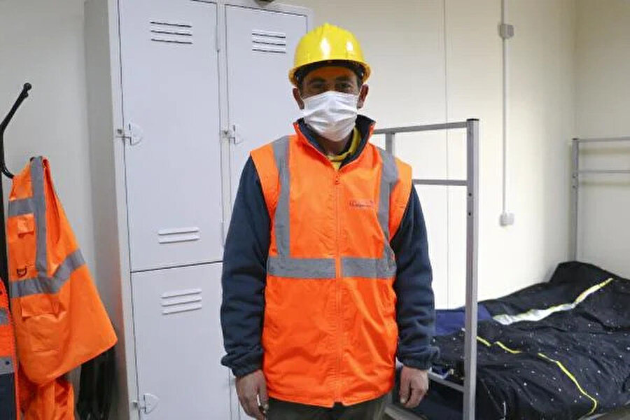 Ali Çift, Ankara'da bir inşaat şirketinde çalışıyor
