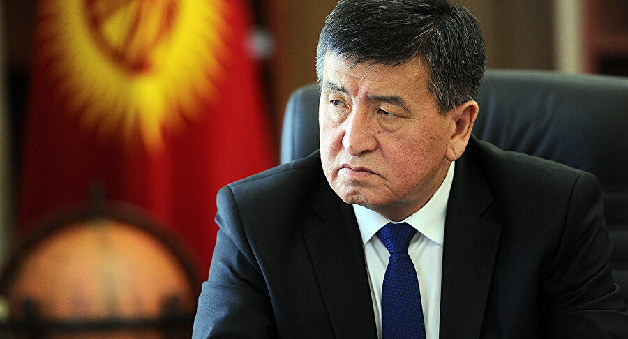 Ülkeyi 3 yıldır yöneten Cumhurbaşkanı Sooronbay Ceenbekov istifa etmişti.