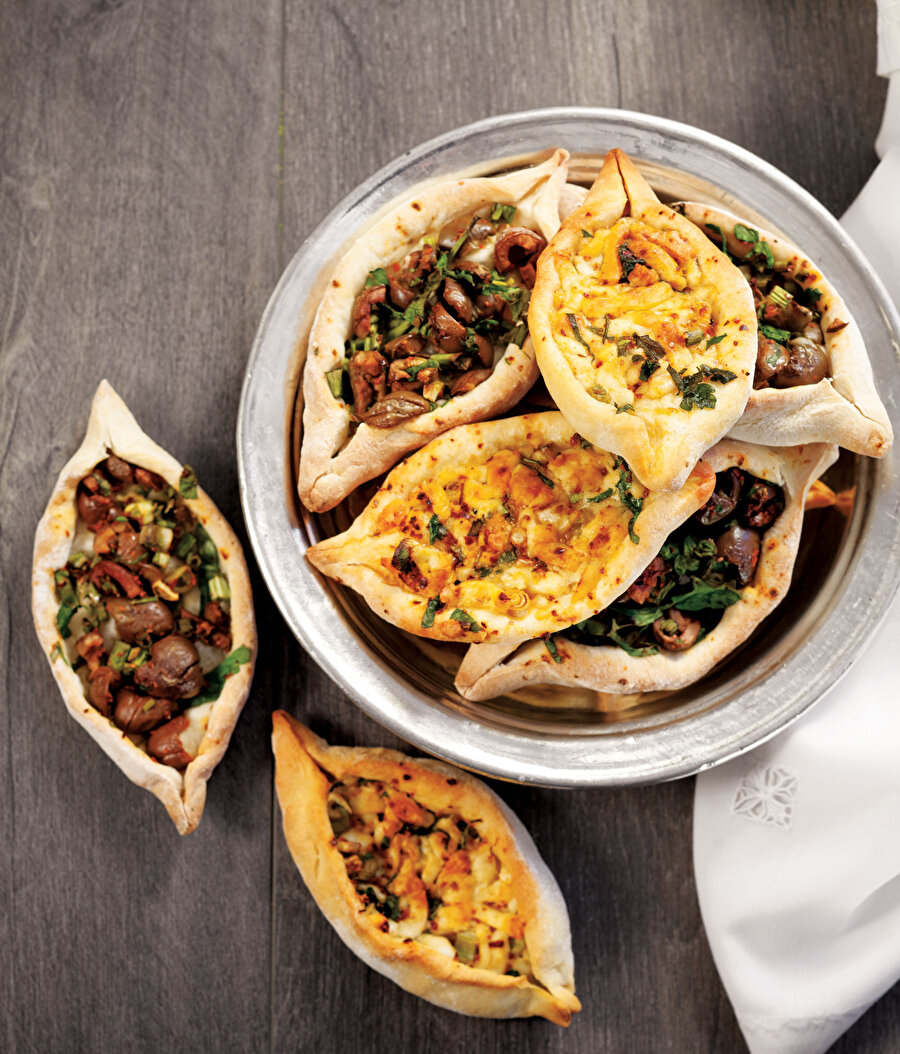 Zeytinli ve Peynirli Börek