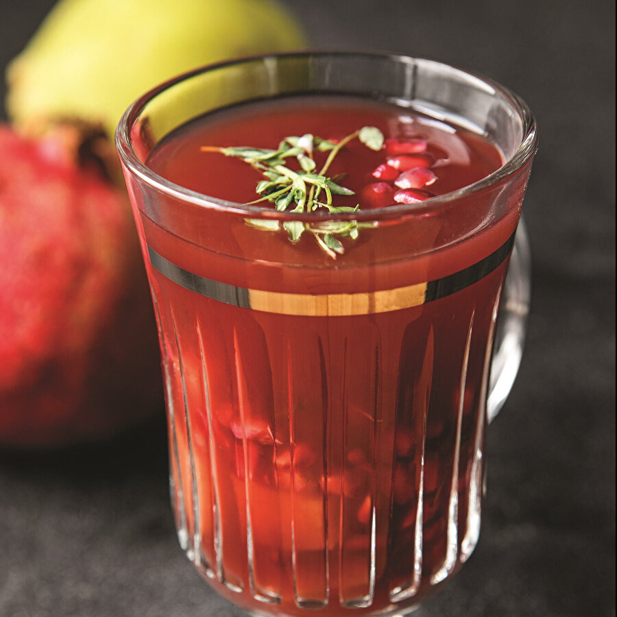 Armut ve Narlı Sıcacık İçecek