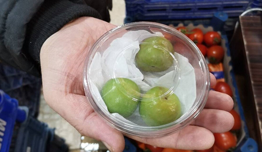 Üç adet eriğin fiyatı 60 liradan satılıyor