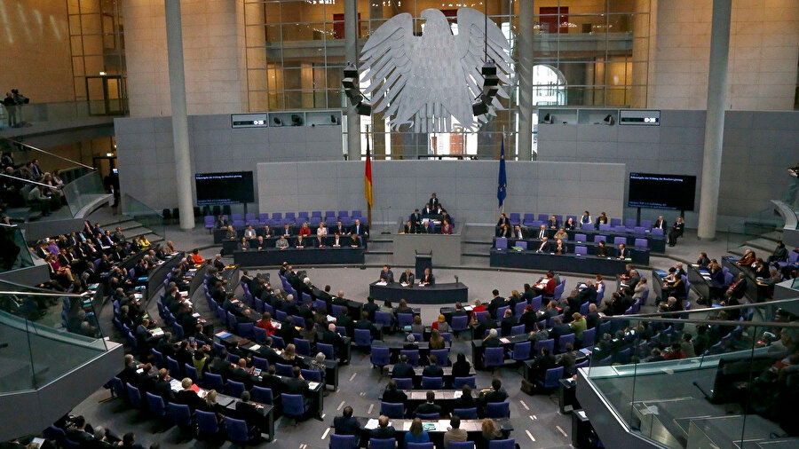 Mecliste ayrıca, Müslümanların günlük yaşamda ayrımcılığa uğradığı vurgulandı.