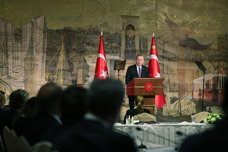 Cumhurbaşkanı Erdoğan açıklama yaparken