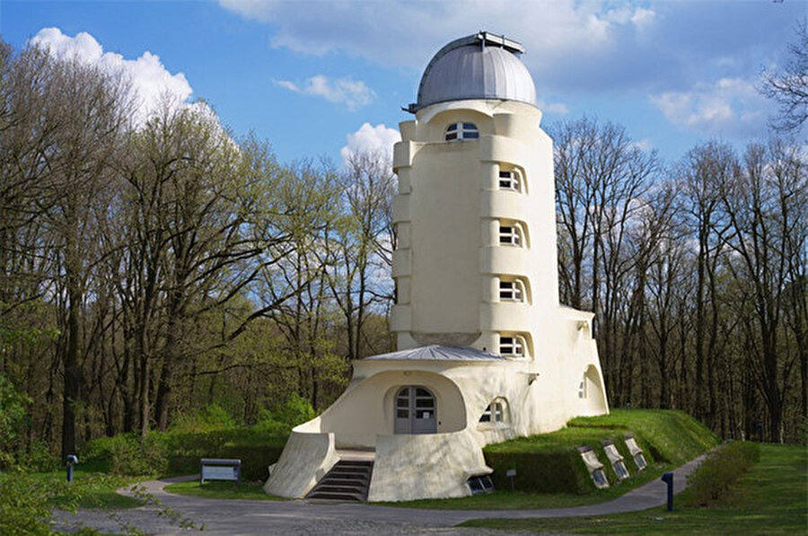 Erich Mendelsohn, Einstein Kulesi,1917-21, Ekspresyonist Mimari.