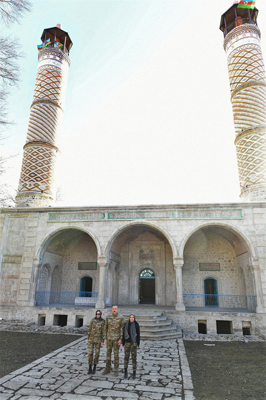Aliyev, Saatlı, Yukarı Gövher Ağa ve Aşağı Gövher Ağa camilerini ziyaret etti.